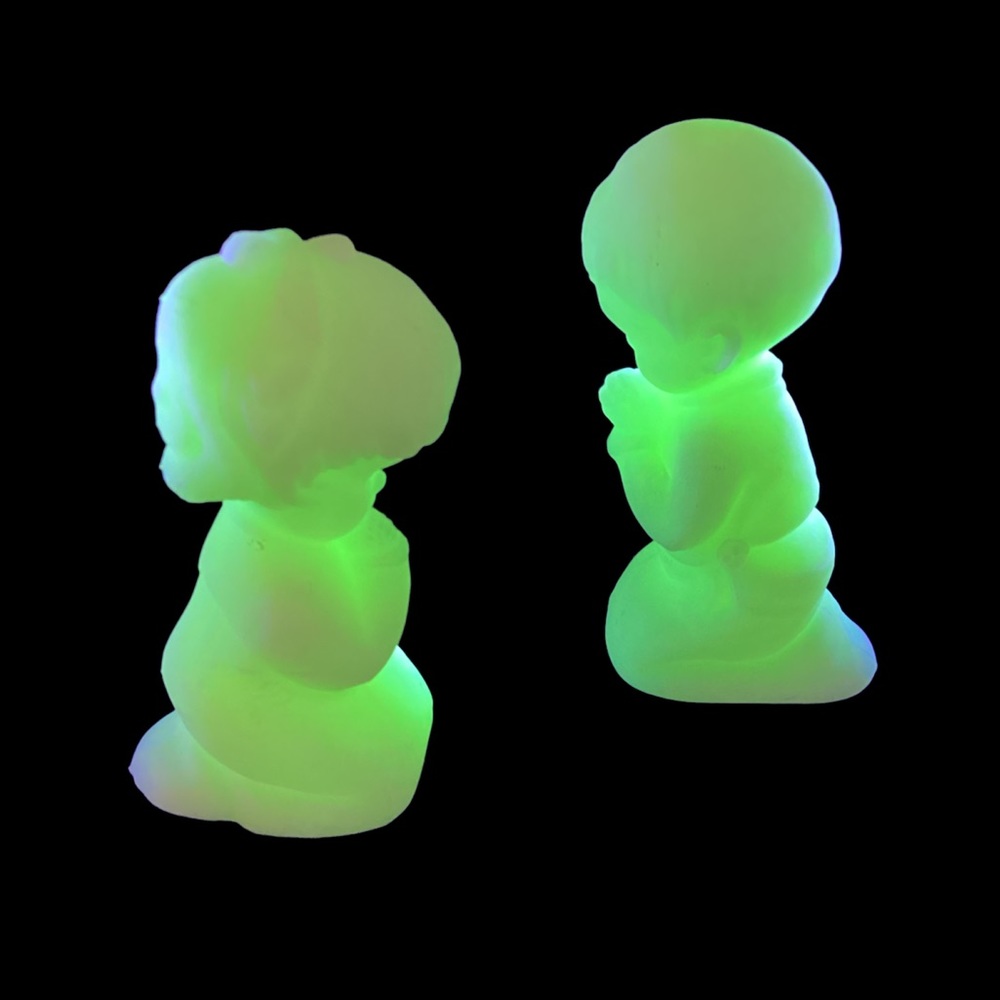 Vintage Fenton glowing uranium satin custard glass set ,boy and girl praying